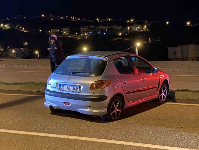 Savrulan Otomobil Refüjden Karşı Şeride Geçti: 1 Yaralı