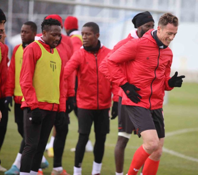 Sivasspor’un Yeni Transferi Jordy Caicedo İlk İdmanına Çıktı