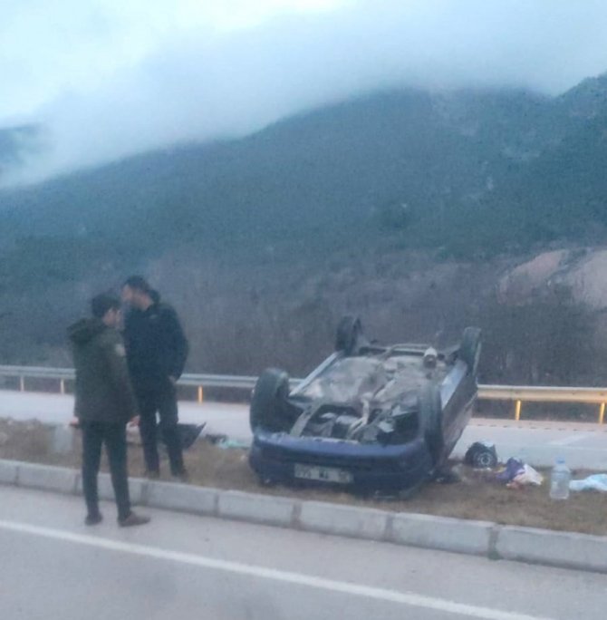 Tokat’ta, Otomobil Devrildi: 4 Yaralı