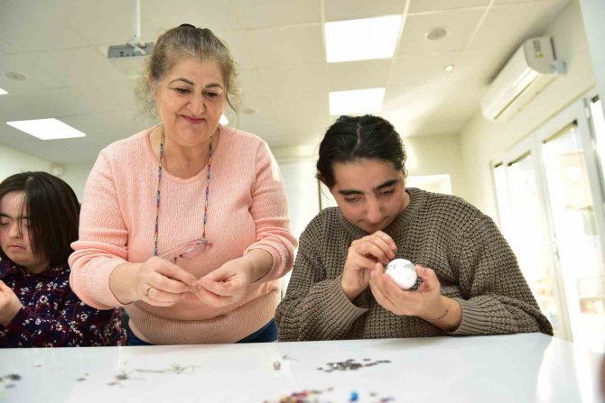 Tuzla Belediyesi Engelsiz Yaşam Merkezi’nde Eğitimler Aile Sıcaklığında Devam Ediyor