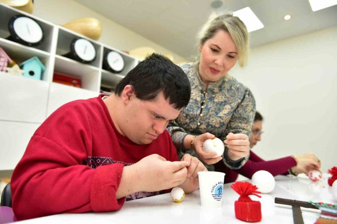 Tuzla Belediyesi Engelsiz Yaşam Merkezi’nde Eğitimler Aile Sıcaklığında Devam Ediyor