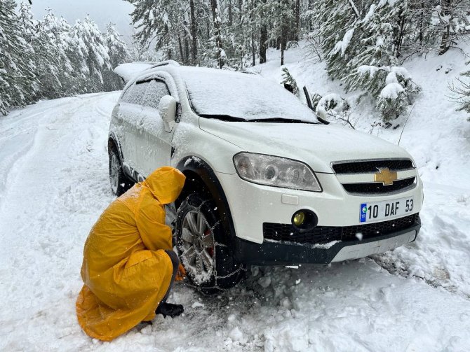 Balıkesir’de Kar Üstünde Kamp Keyfi