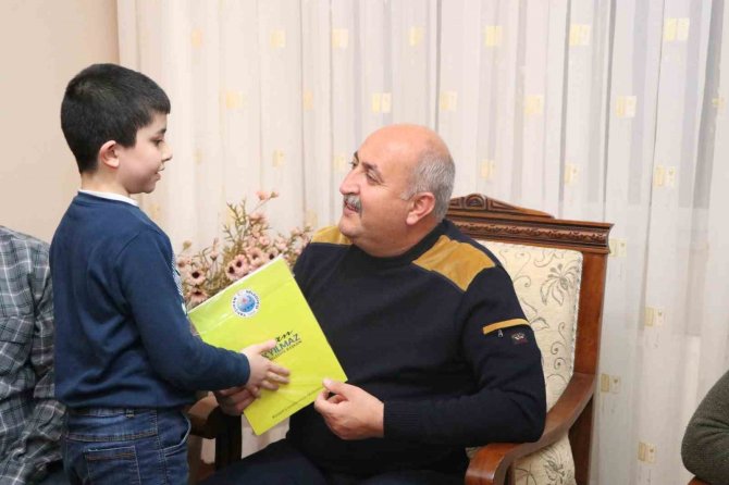 Yahşihan’da Vatandaşlara Okuma Kitabı Dağıtıldı