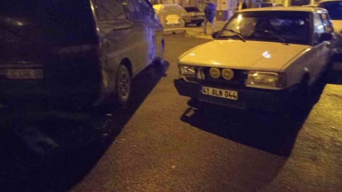 Yalova’daki Alkollü Sürücü Park Halindeki Araçlara Çarptı
