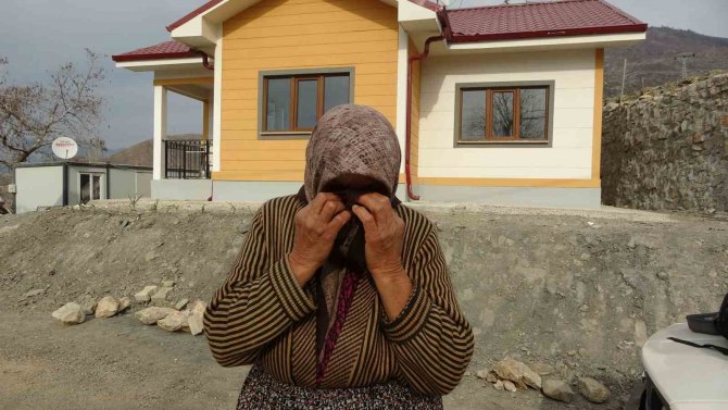 Fatma Teyze Yeni Evine Kavuştu: Bu Kez Sevinç Gözyaşı Döktü