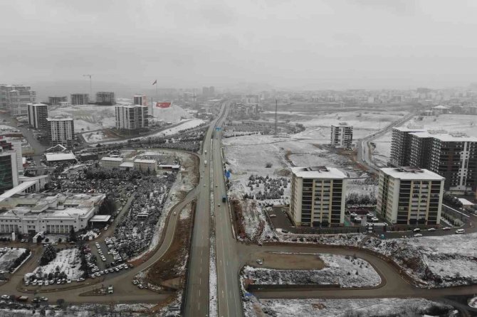 Uzun Süredir Kuraklık Yaşanıyordu, 43 İlin Geçiş Güzergahına Kar Yağdı