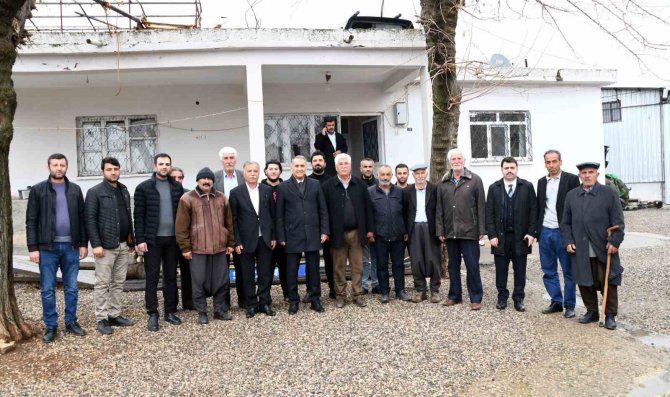 Vali Mahmut Çuhadar, Köylülerin Sorunlarını Dinliyor