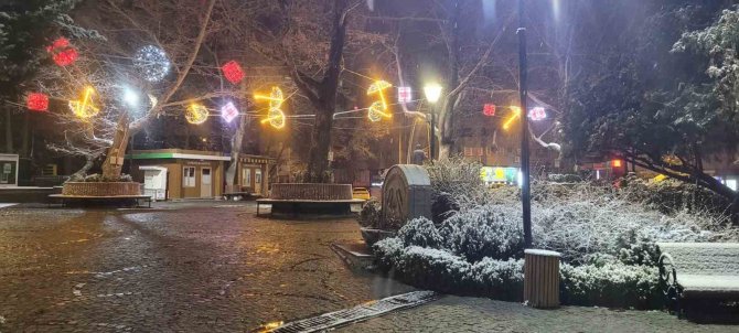Ankara’da Kar Yağışı Etkili Oldu