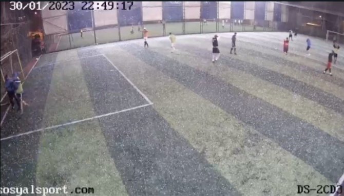 Doluya Halı Sahada Yakalandılar, Kaçacak Yer Aradılar