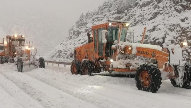 Antalya-konya Karayolu Tırların Geçişine Açıldı