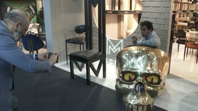 Kuru Kafa Şeklinde Sandalye Yaptılar, Fuarın Gözdesi Oldular