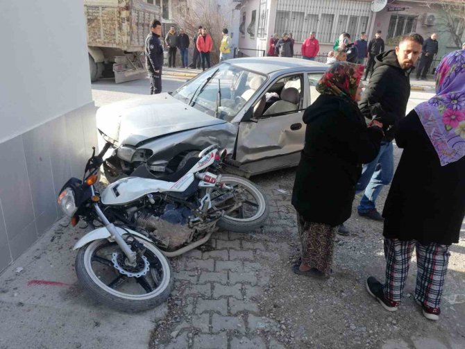 Otomobil İle Motosiklet Çarpıştı: 1 Ölü