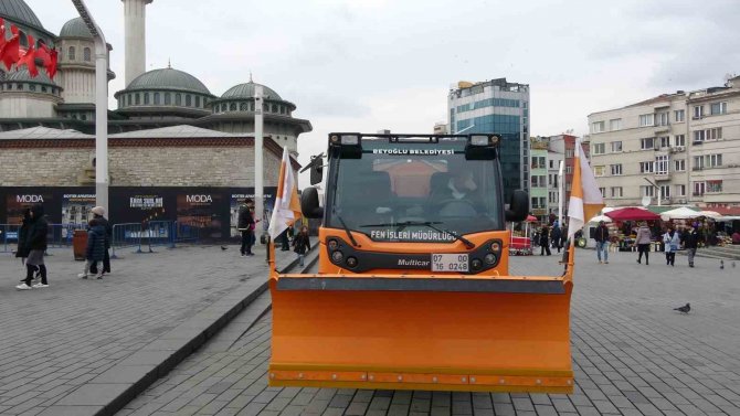 Beyoğlu Belediyesi’nden Kar Önlemi