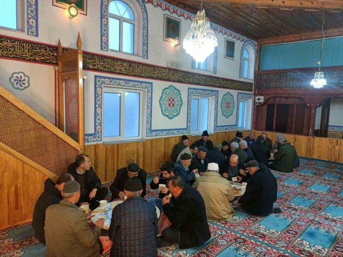 5 Köyün Sakinleri Namazda Buluştu