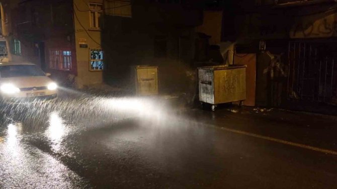 Tekirdağ’da Su Patlağı Sokağı Dereye Çevirdi