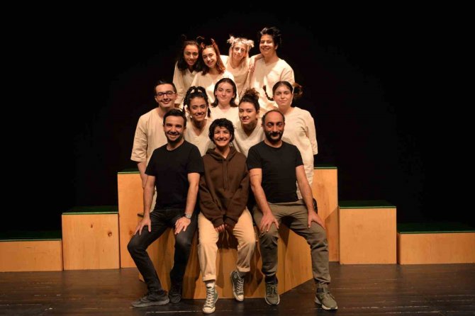 Bozüyük, Gençlik Tiyatrosu’nu Sevdi