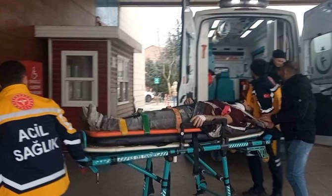 Bursa’da İnanılmaz Olay...3.kattan Ağabeyinin Üzerine Düştü: 2 Yaralı
