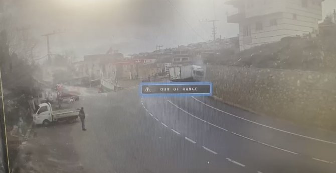 Bursa’da Kontrolden Çıkan Tır Kazası Kameraya Yansıdı