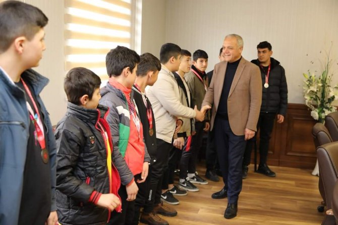 Suluova Belediyesporlu Güreşçilerden 35 Madalya