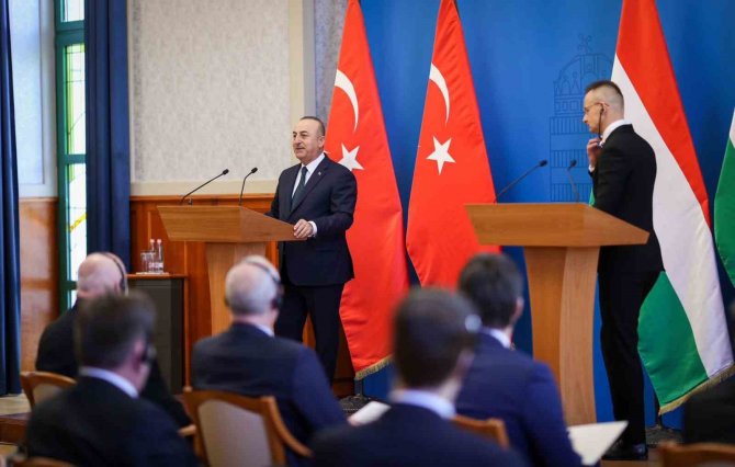 Bakan Çavuşoğlu, Macaristanlı Mevkidaşı Szijjarto İle Görüştü