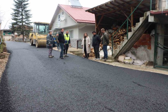 Kışında Köylerde Asfaltlama Sürüyor