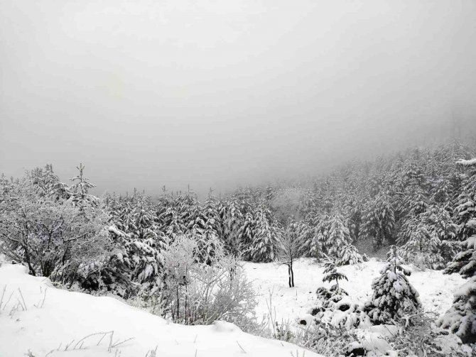 Emet Eğrigöz Dağı’nda Kar Kalınlığı 25 Santimetreyi Geçti