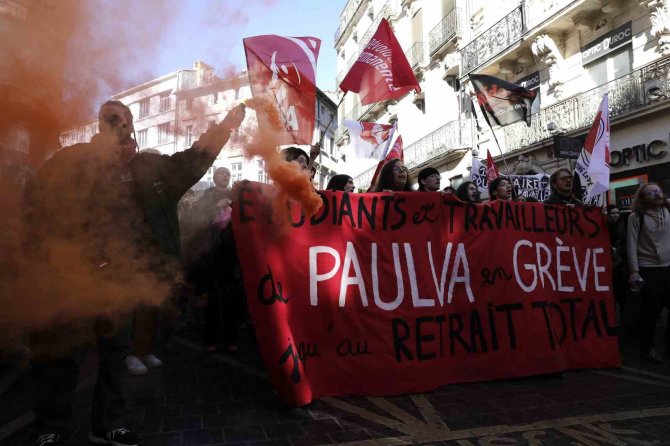 Fransa’da Tartışmalı Emeklilik Reformu Protestosu: Binlerce İşçi Greve Gitti