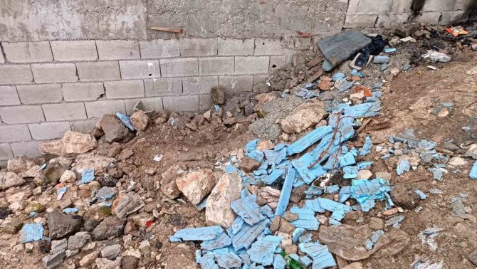 Gaziantep’te 6 Yaşındaki Kız Çocuğu Boş Arazide Ölü Bulundu