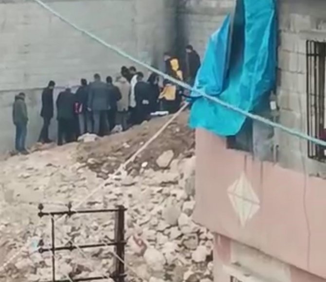 Gaziantep’te 6 Yaşındaki Kız Çocuğu Boş Arazide Ölü Bulundu