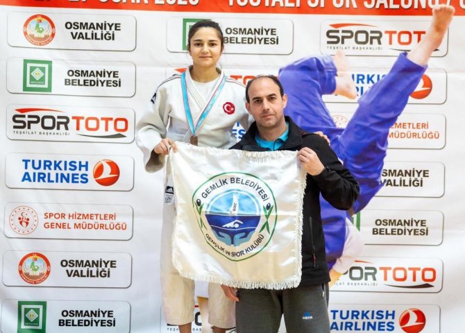 Gemlik Belediyespor İki Turnuvada Derece Yaptı