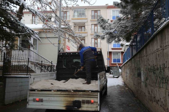 Gölbaşı Belediyesi Karla Mücadele Ekipleri Sahada