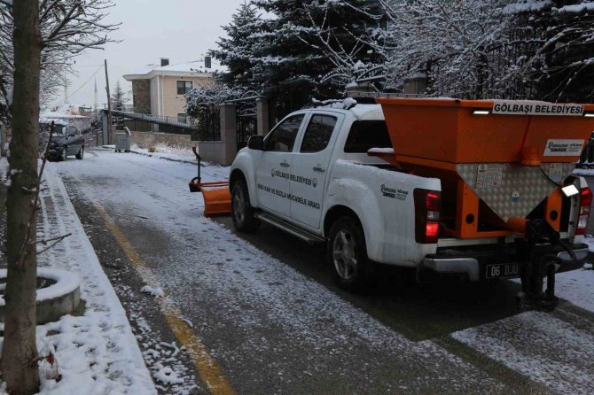 Gölbaşı Belediyesi Karla Mücadele Ekipleri Sahada