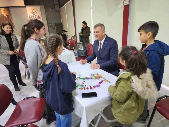 Çocuklar Keçeden Duvar Süsleri Yaptı