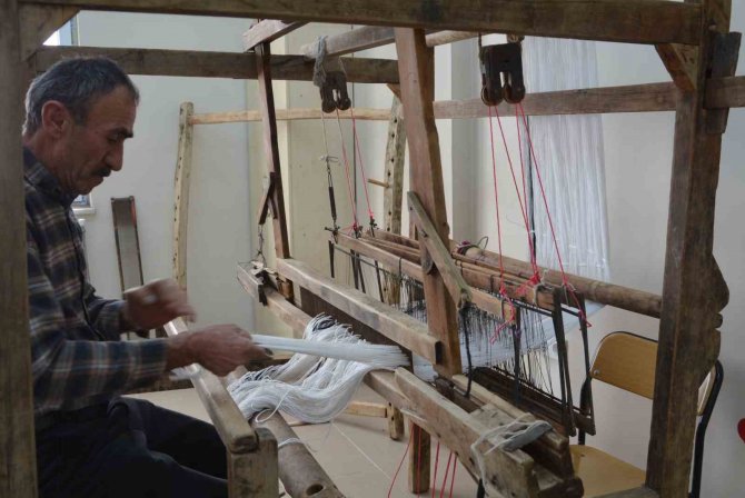 78 Yıllık Tezgahta Unutulmaya Yüz Tutmuş El Sanatlarının Üretimine Başlandı
