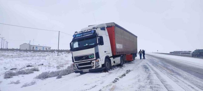 Iğdır’da Kar Yağışı Kazayı Da Beraberinde Getirdi
