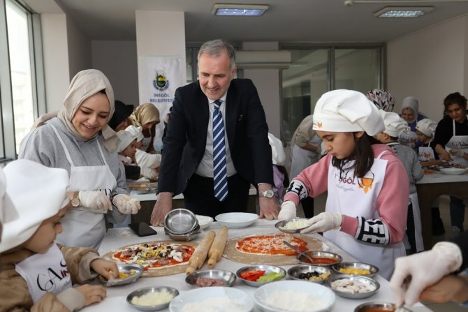 Minik Aşçıların Ellerinden ‘İ̇negöl Köfteli Pizza’