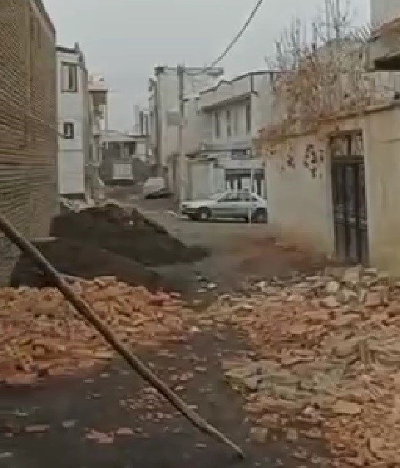 İ̇ran’daki Depremden Etkilenen Azerbaycan Türkleri Yardım Bekliyor