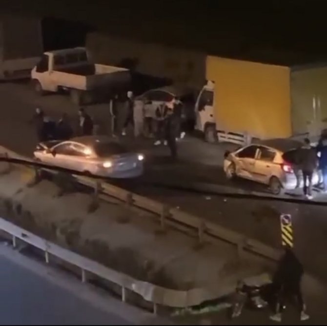 İ̇stanbul’da 14 Yaşındaki Çocuğun Araba Kaçırma Macerası Kazayla Bitti: 3’ü Çocuk 4 Yaralı