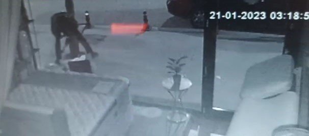 Hülya Avşar Maketine Saldıran Şahsın Alkollü Olduğu Ortaya Çıktı