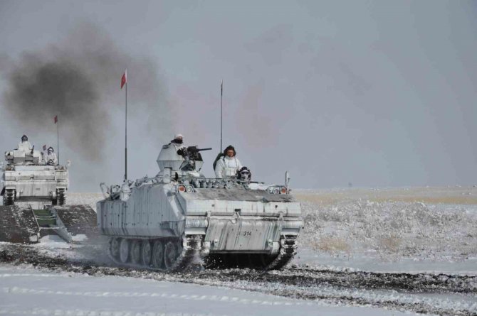 Kars’ta Tatbikatta Hedefler 12’den Vuruldu