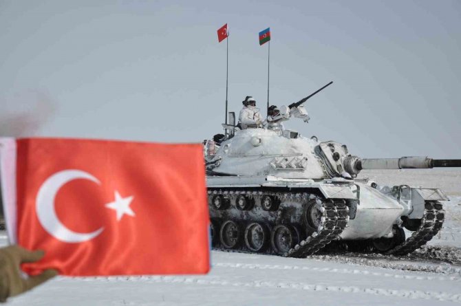 Kars’ta Tatbikatta Hedefler 12’den Vuruldu