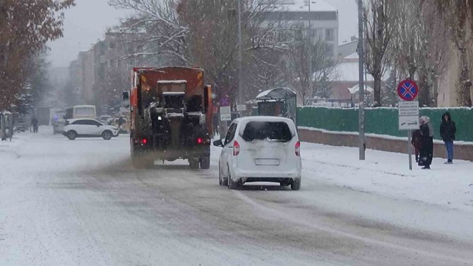 Kars’ta Kar Yağışı Etkili Oluyor
