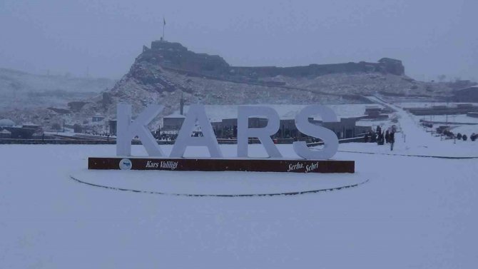 Kars’ta Kar Yağışı Etkili Oluyor