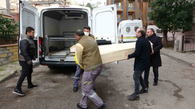 Kartal’da Anne Ve 2 Kızı Evde Ölü Bulundu
