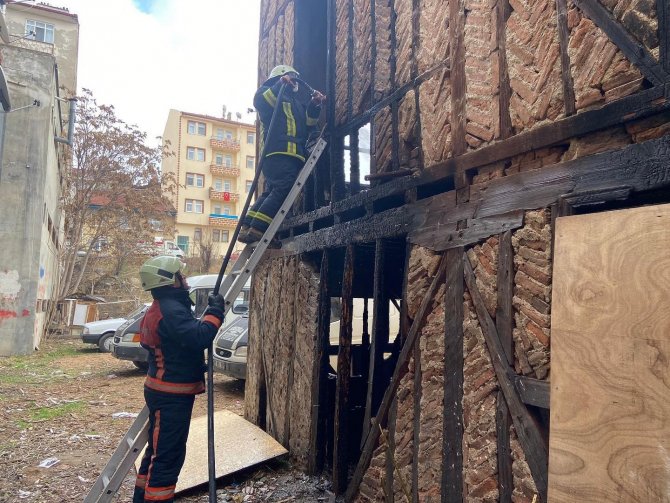 Metruk Binada Çıkan Yangın Söndürüldü