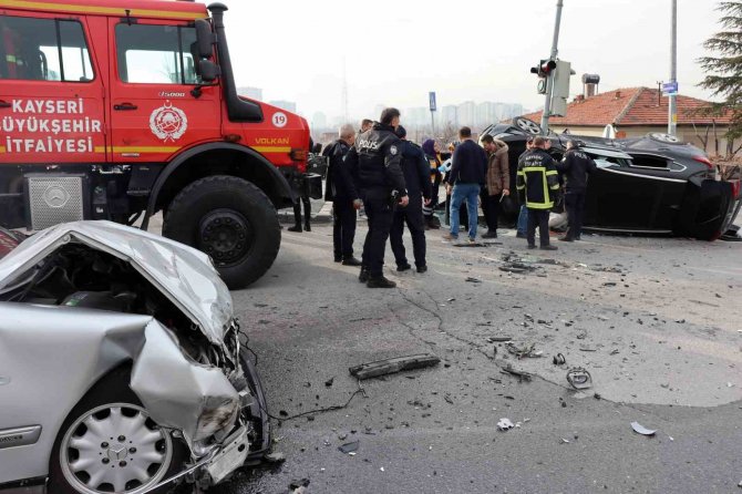 Feci Kazada Can Pazarı: 4 Yaralı