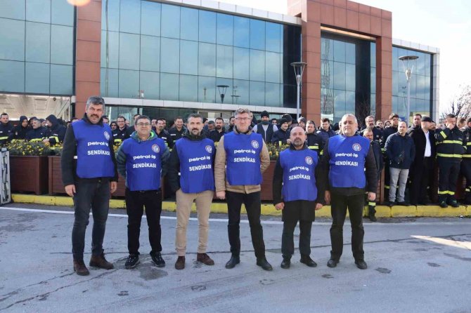 Muharrem İ̇nce, Eylemdeki Tüpraş İşçisini Ziyaret Etti