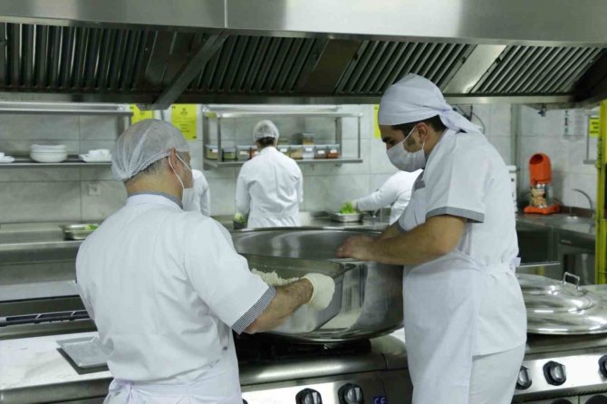 Muğla’da Öğrencilere Ücretsiz Yemek Desteği