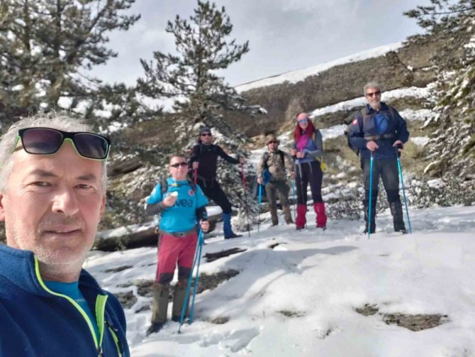 Muğlalı Doğaseverlerden Karlı Madran Dağı Yürüyüşü