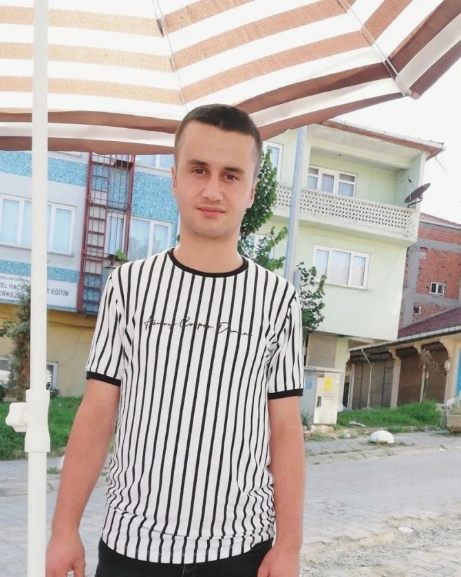22 Yaşındaki Genç Ağaçta Ölü Bulundu